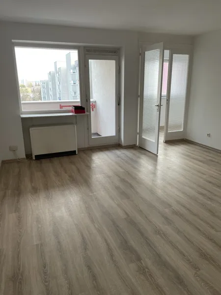 Neu renovierte 1 Zimmer Wohnung mit Balkon und Keller — photo 1
